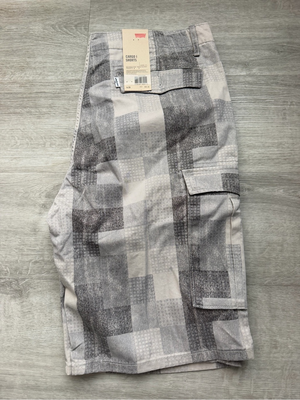 NWT Levi's Men’s Gray Plaid Cargo Shorts Size 38